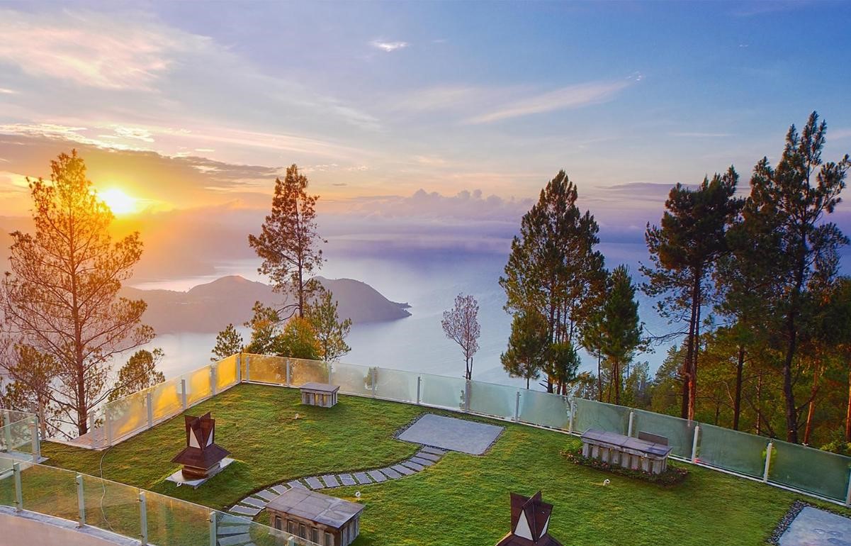 Escape to Paradise: Experience Lake Toba's Tranquil Serenity with Tobaparapat.com