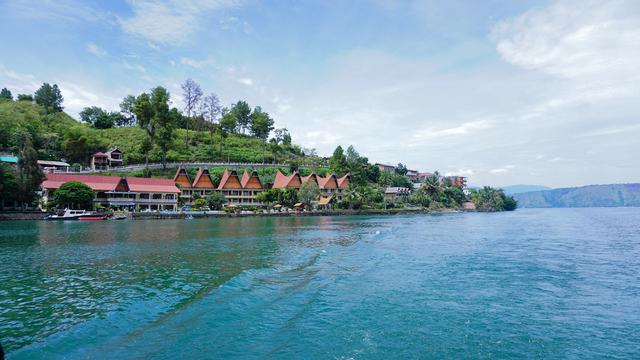 Lake Toba Parapat: How to Reach This Indonesian Gem