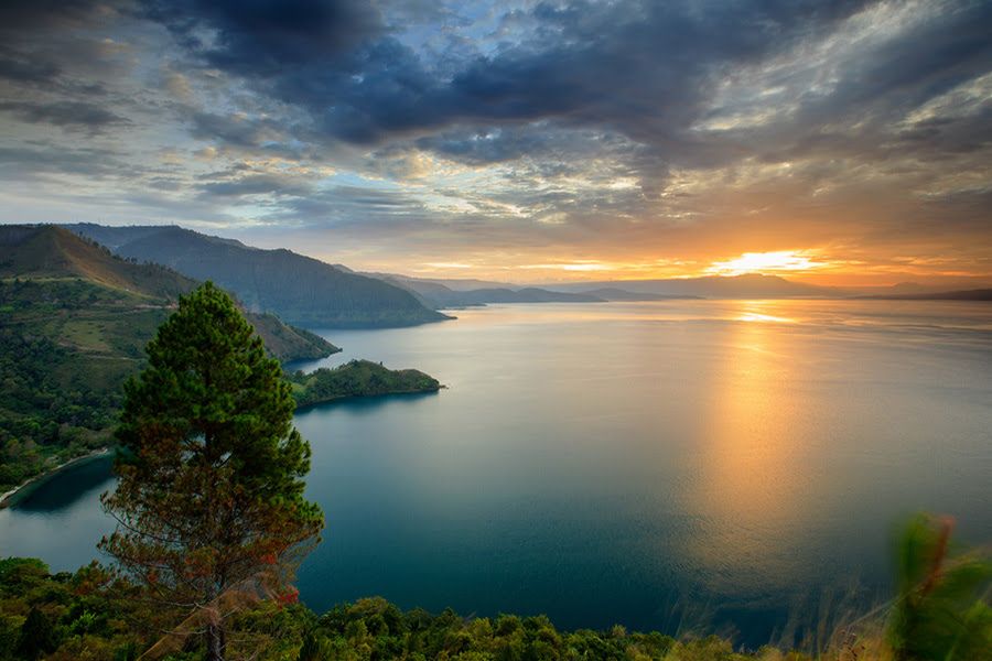 Medan's Marvels: Lake Toba Parapat in Premium Tour Packages