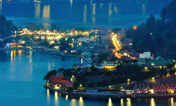 The Beauty of Lake Toba on a Night Tour: Stargazing Over Paradise