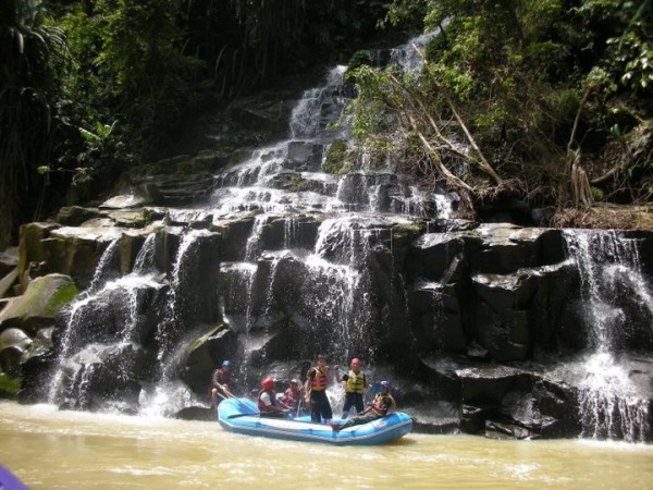 Rafting Adventure on the Wampu River: Medan - Lake Toba Tour