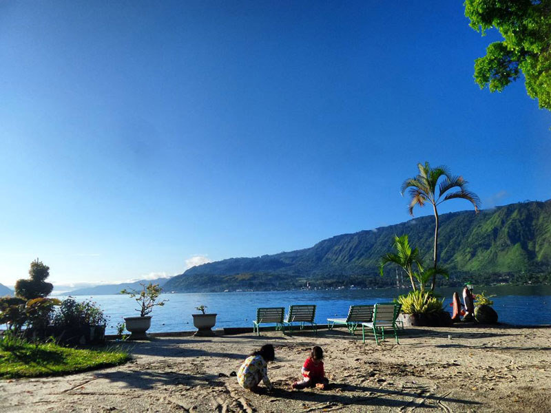 Menyusuri Keindahan Lake Toba Parapat dengan Pakej Medan