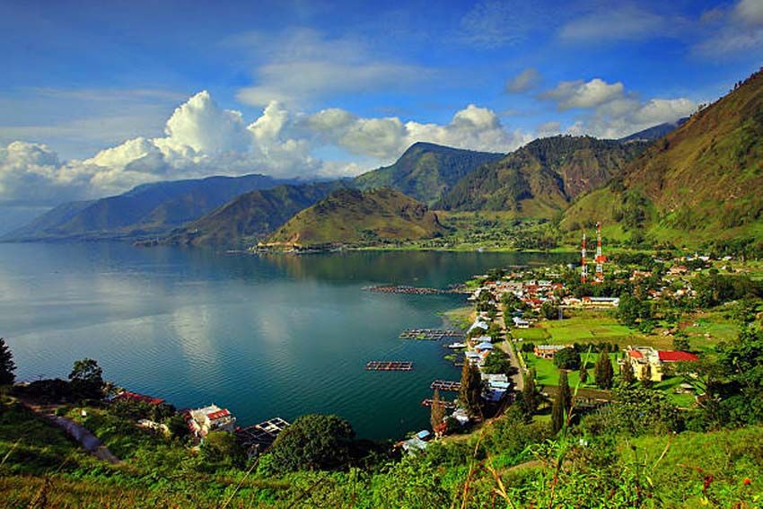 Immersing in the Beauty of Nature: Medan Packages and the Wonders of Lake Toba Parapat