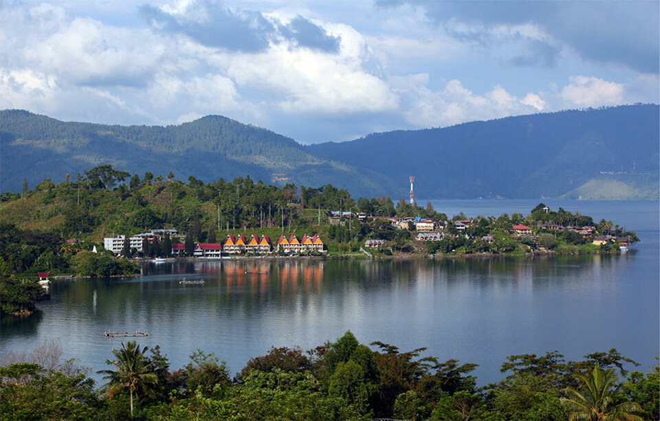 Experience Lake Toba Parapat Like a Local