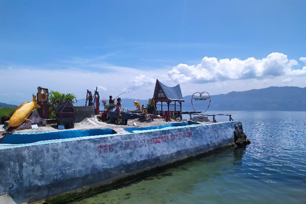 Lake Toba's Gem: The Allure of Parapat's Scenic Beauty