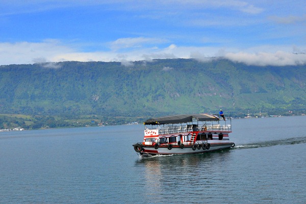 Lake Toba Parapat's Local Markets: A Shopper's Paradise