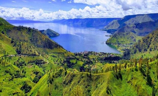 New Year's Start: Building Togetherness in Lake Toba Parapat with Medan Package