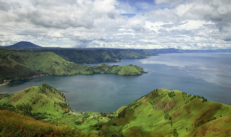 Travel Delight: Exploring the Beauty of Lake Toba Parapat with Joyful Journeys