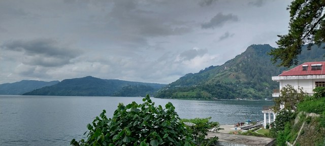 Explore the Enchantment of Lake Toba and Parapat with Tobaparapat.com: Your Gateway to Unforgettable Travel Adventures!