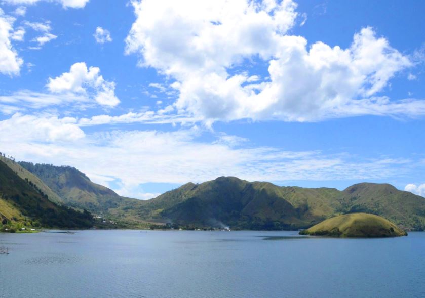 Lake Toba Parapat: Pakej Medan untuk Percutian yang Menyegarkan dan Memuaskan