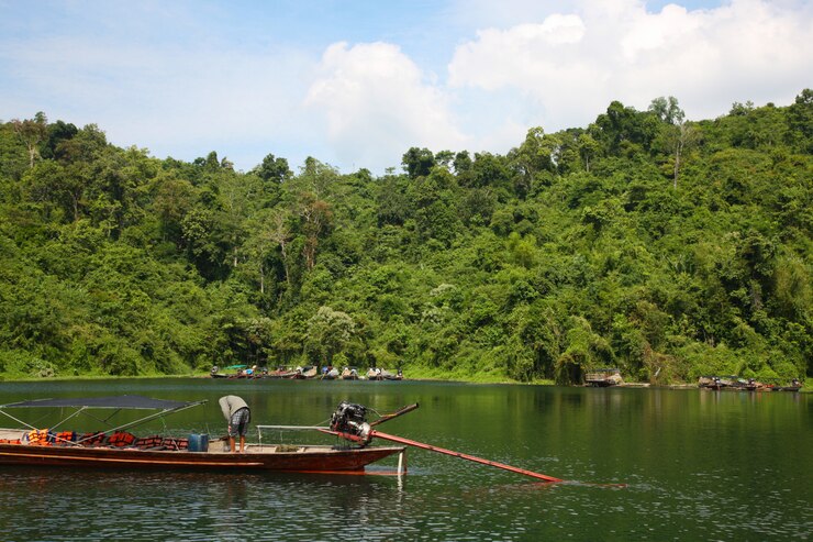 Meneroka Keindahan Alam Semula Jadi: Pengalaman Tak Terlupakan di Danau Toba Parapat