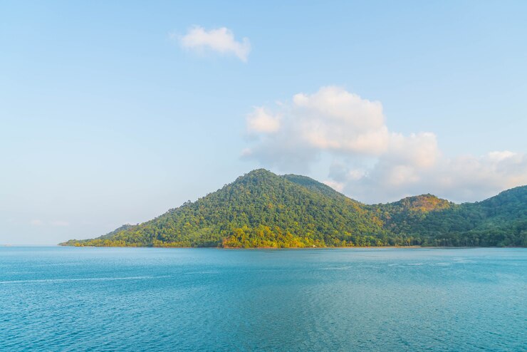 Bosan Liburan ke Tempat yang Pernah Dikunjungi? Cobalah Pergi ke Toba Parapat