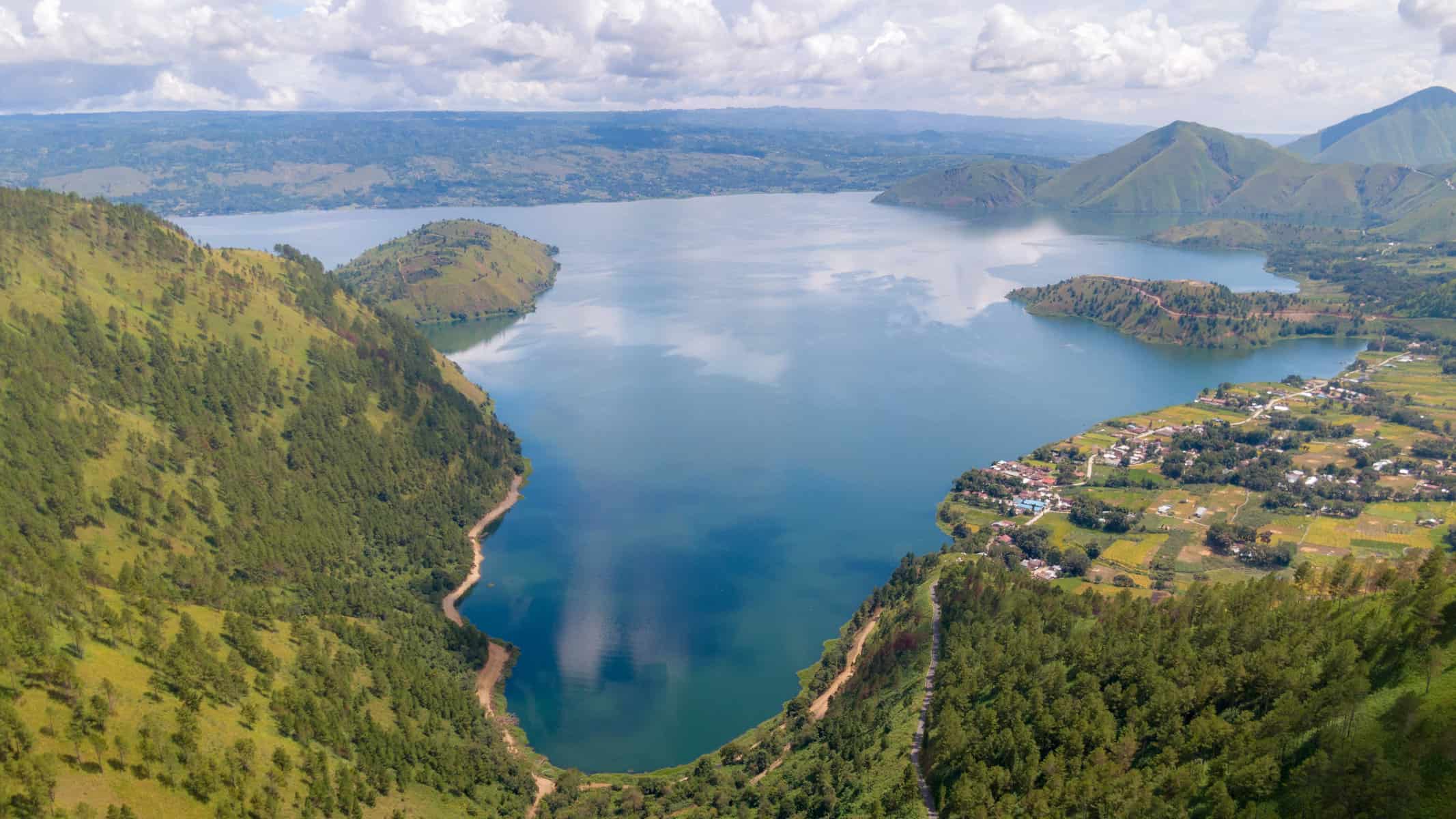 Lake Toba Parapat: Destinasi Eksotik dalam Pakej Medan yang Mengasyikkan